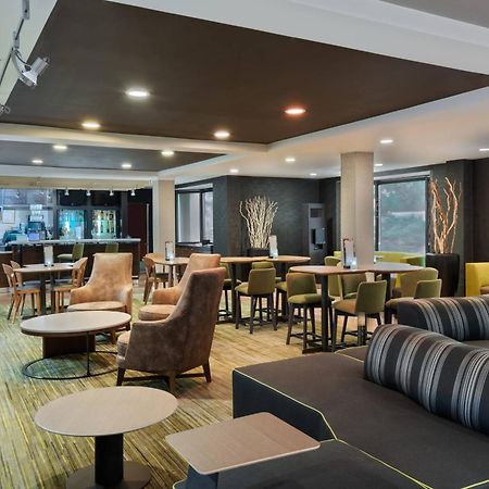 Courtyard Lafayette Airport Hotel Bagian luar foto