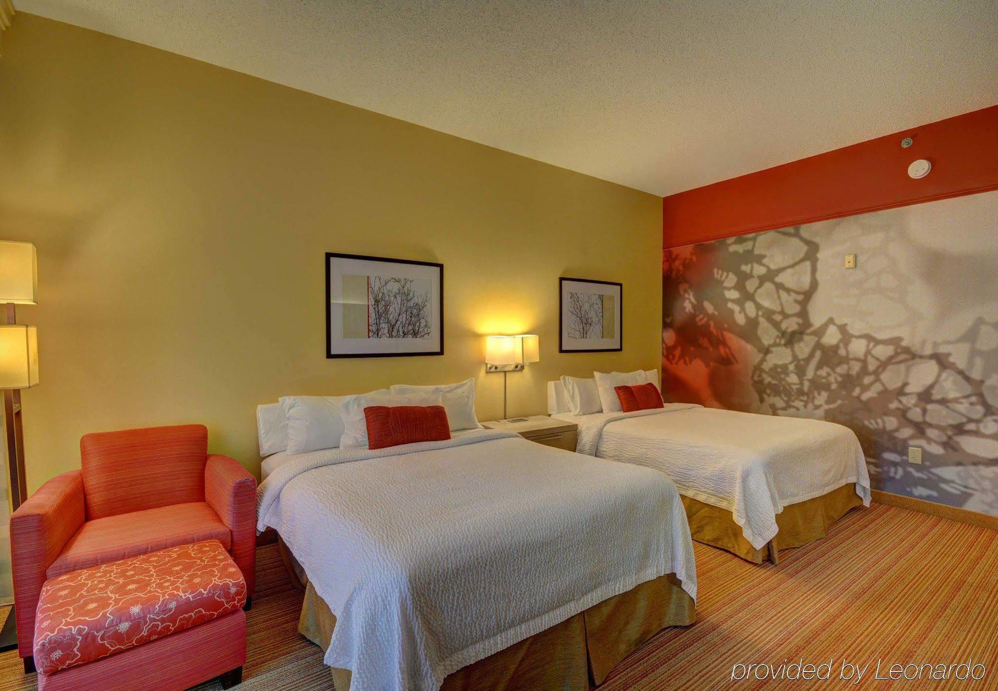 Courtyard Lafayette Airport Hotel Bagian luar foto