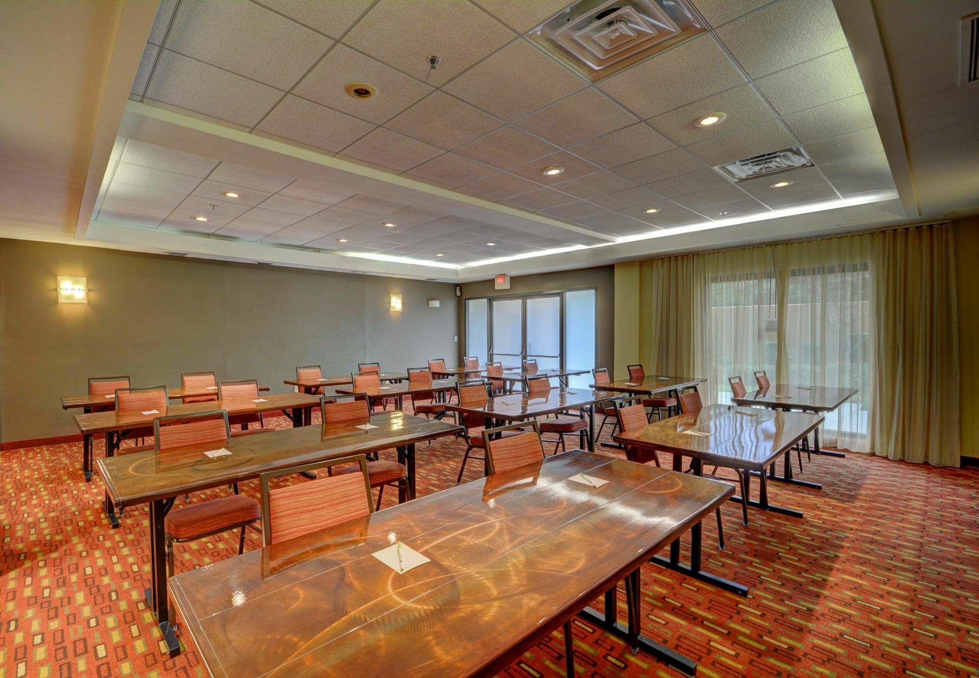 Courtyard Lafayette Airport Hotel Bagian luar foto