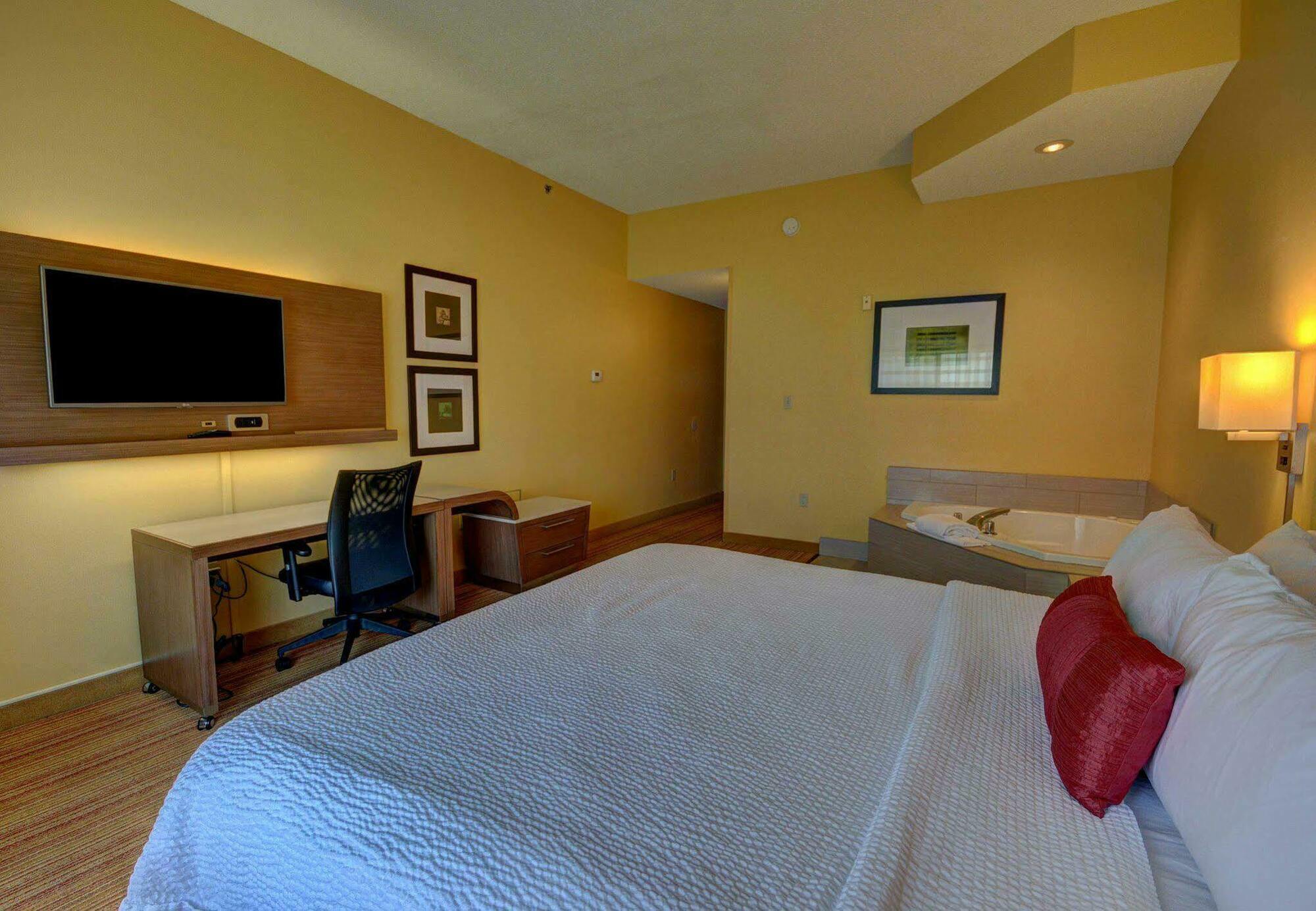 Courtyard Lafayette Airport Hotel Bagian luar foto