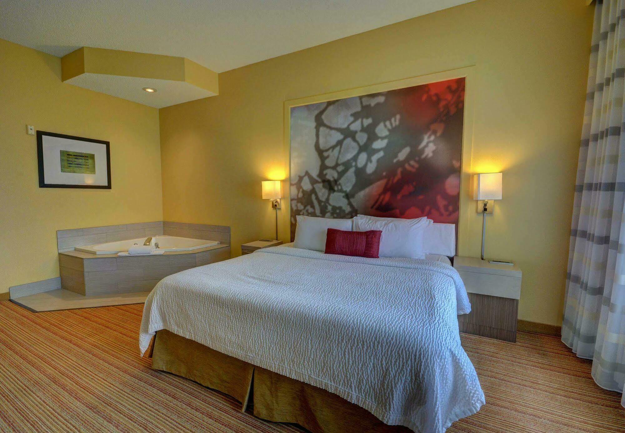 Courtyard Lafayette Airport Hotel Bagian luar foto